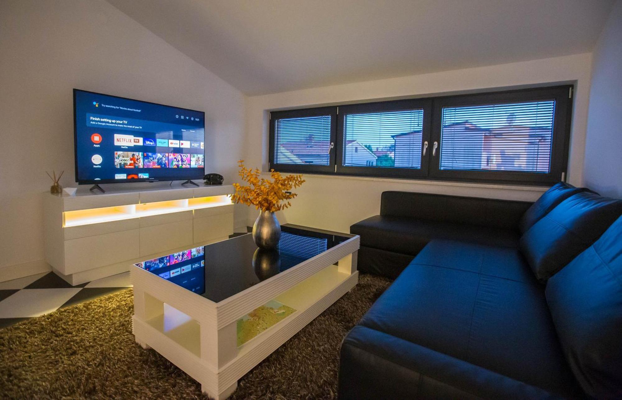 Black & White Apartment Ровінь Екстер'єр фото